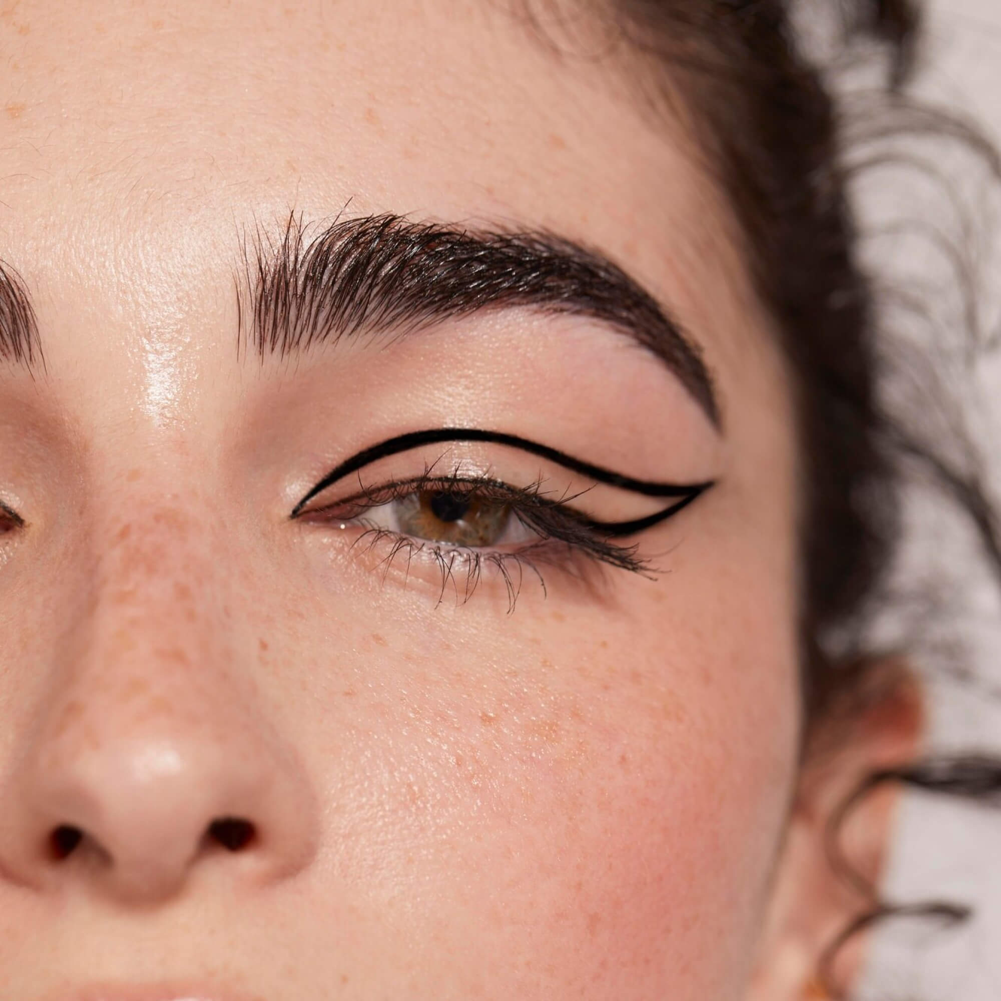 Line Liquid Liner